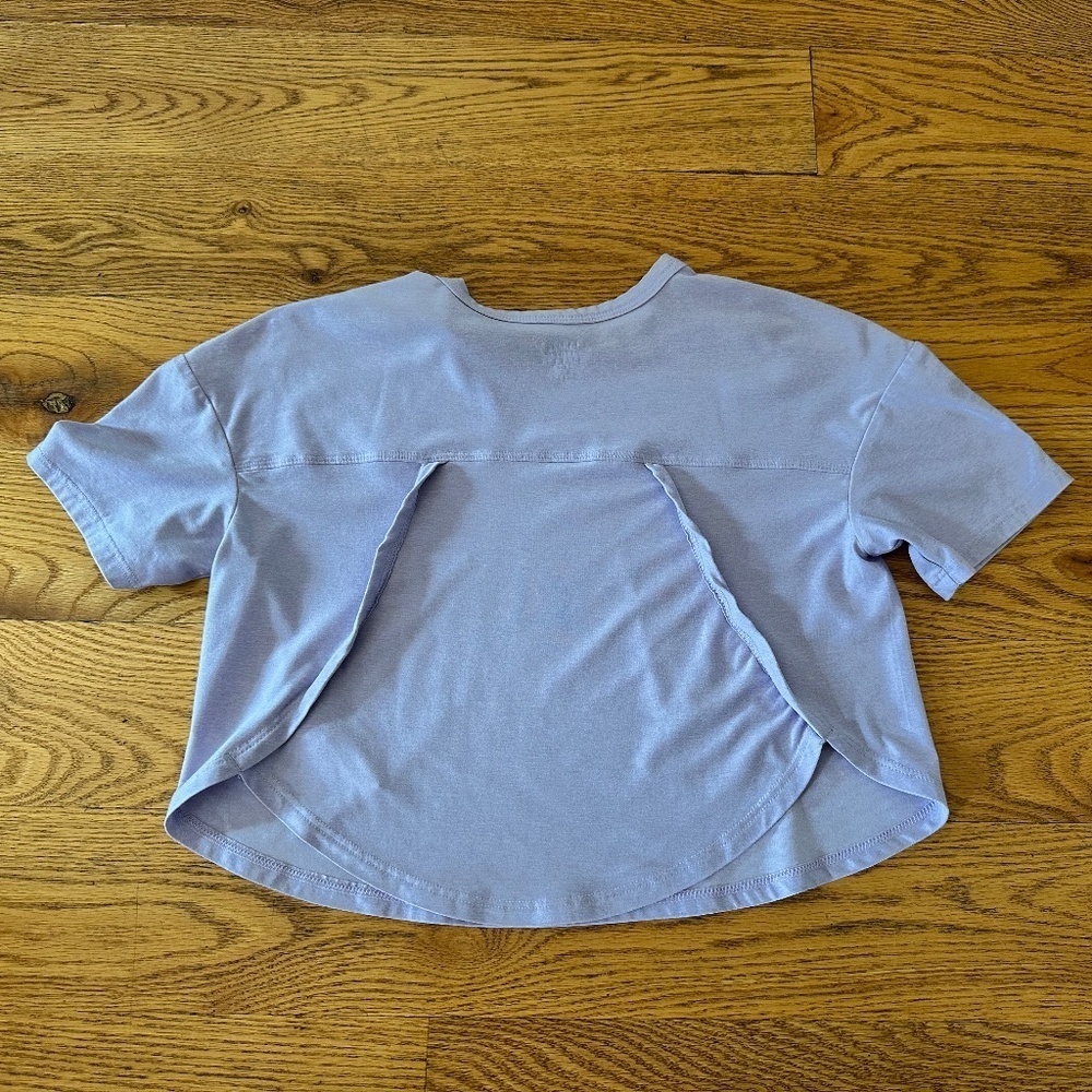 Old Navy Cloud 94 Soft Go-Dry Cool Cropped T-Shirt in Lavender Aura (Size S) - Picture 6 of 6